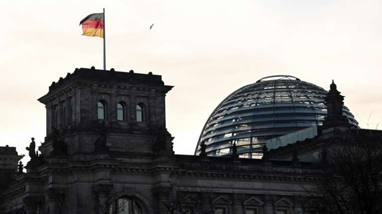 Γερμανία: Συγχαρητήρια απ&#39; όλο τον κόσμο για τη νίκη του Μερτς - Η άκρα δεξιά πλέκει το εγκώμιο της AfD