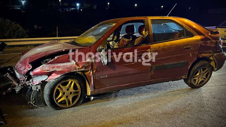 Τρελή πορεία ΙΧ στη Θεσσαλονίκη: Πρώτα έπεσε σε κολώνα στον Βαρδάρη και μετά κατέληξε σε δέντρο [βίντεο]