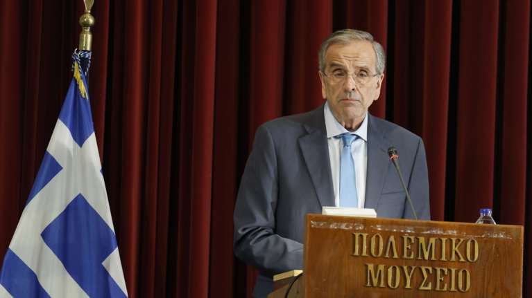 Θα βγουν οι &quot;κουκούλες&quot; για τη Novartis; - Η νέα διάταξη, το αίτημα Σαμαρά και η καταγγελία Βελόπουλου για τα 30 εκατ.