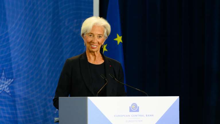 Λαγκάρντ: Πιθανή αύξηση των επιτοκίων το καλοκαίρι