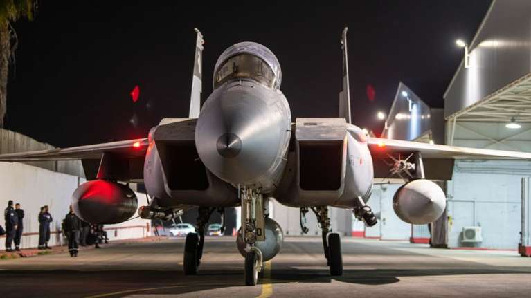 Η στιγμή πριν την επίθεση: Βίντεο και φωτογραφίες από μαχητικά αεροσκάφη του Ισραήλ έτοιμα να πλήξουν το Ιράν