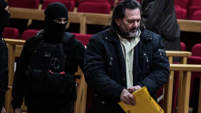 Δίκη Χρυσής Αυγής: Βίαιη προσαγωγή της συντρόφου του Παύλου Φύσσα διέταξε το δικαστήριο - Θα καταθέσει στις 3 Φεβρουαρίου