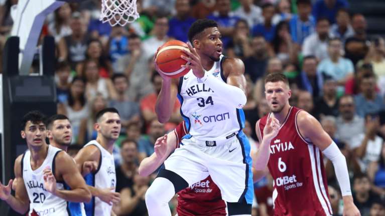 Τουρνουά "Ακρόπολις": Σάρωσε την Λετονία με 104-86 η Εθνική με πρωταγωνιστή τον Γιάννη