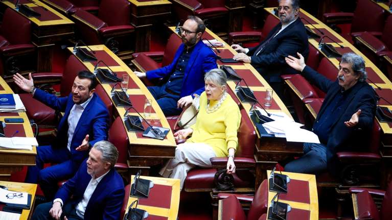 Στα κάγκελα η αντιπολίτευση για το πόρισμα του ΕΟΔΑΣΑΑΜ - &quot;Πόσοι προλάβατε να διαβάσατε 180 σελίδες;&quot; ρώτησε ο Τσιάρας