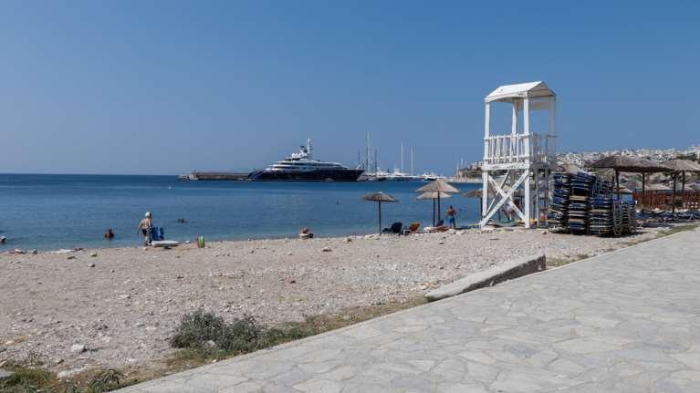 Μυστήριο με το πτώμα στην παραλία Βοτσαλάκια του Πειραιά - Είχε σακούλα στο κεφάλι, ήταν χτυπημένο [εικόνες - βίντεο]