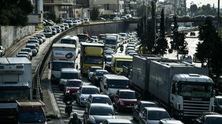 Κυκλοφοριακό χάος στον Κηφισό λόγω τροχαίου - Ουρές χιλιομέτρων