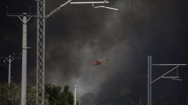 Φωτιά στη Βαρυμπόμπη: Σκρέκας, ΑΔΜΗΕ και ΔΕΔΔΗΕ διαψεύδουν πως η πυρκαγιά ξεκίνησε από μετασχηματιστή υψηλής τάσης της ΔΕΗ