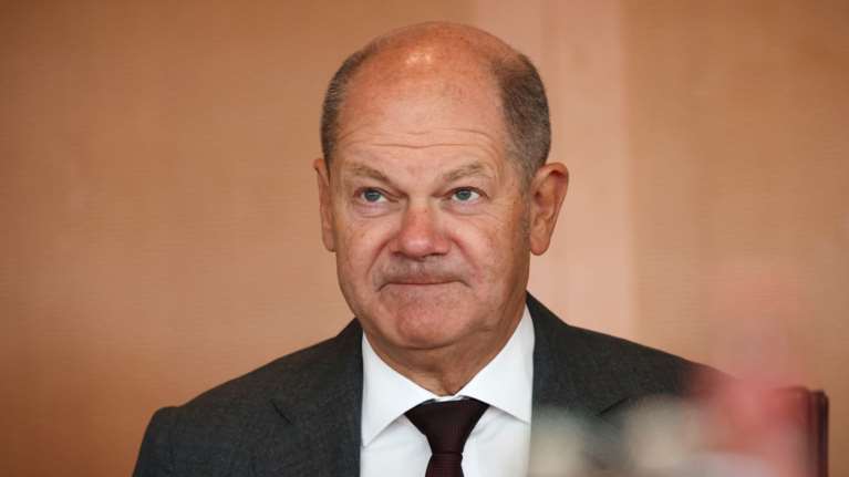 Deustche Welle: Φιλί της ζωής για τον Σολτς η νίκη του SPD στο Βρανδεμβούργο - Θα αντέξει μέχρι τα Χριστούγεννα;