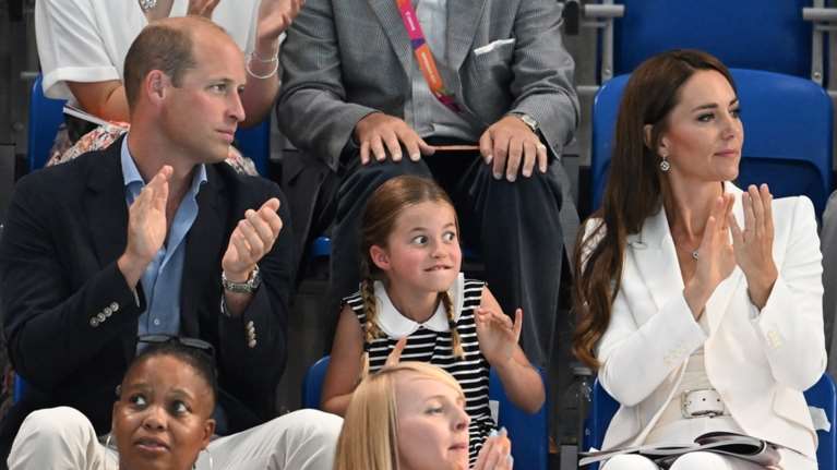 &quot;Αλήθεια μπαμπά;&quot;: Η επική αντίδραση της πριγκίπισσας Σάρλοτ όταν ο πατέρας της γίνεται πολύ διαχυτικός με τη μαμά της