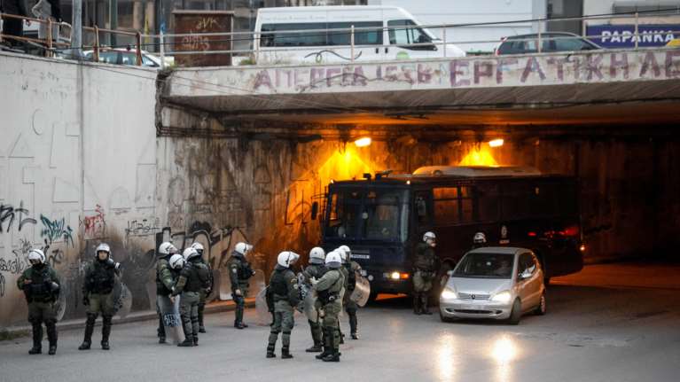 ΕΛ.ΑΣ. για τα επεισόδια στη Ν.Σμύρνη: Διατάχθηκε ΕΔΕ για τα βίντεο με αστυνομικούς να δέρνουν πολίτες