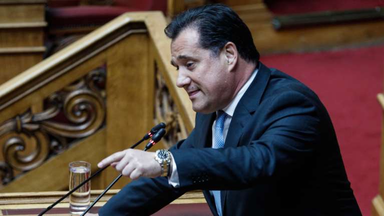 Το ταξίδι Αδωνι στη Λάρισα και η βαλίτσα- Η &quot;αποκάλυψη&quot; Βαξεβάνη για τις υποκλοπές, η ανάρτηση και η μήνυση του υπουργού Ανάπτυξης