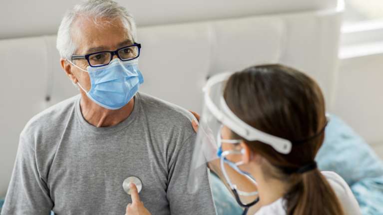 Νέα έρευνα αποκαλύπτει: Ο κορονοϊός προκαλεί μακροχρόνια δυσλειτουργία στην καρδιά και σε άλλα όργανα