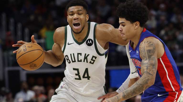 Πίστονς – Μπακς 113-122: Νέα νίκη με τριπλ – νταμπλ του Αντετοκούνμπο [βίντεο]