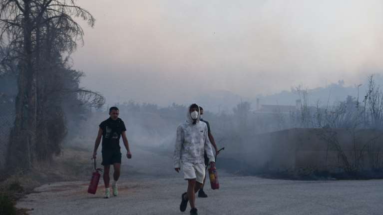 Φωτιά στην Πεντέλη: Σύσταση για αποφυγή μετακινήσεων προς εγκαταστάσεις απασχόλησης παιδιών στη ΒΑ Αττική