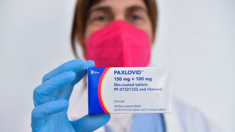 Οι μεταλλάξεις του κορονοϊού βρίσκουν νέους τρόπους και &quot;ξεγλιστρούν&quot; από το αντιικό Paxlovid της Pfizer