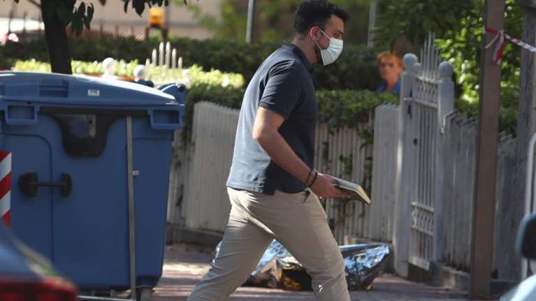 Εγκλημα Αγία Παρασκευή: Μυστήριο με την ταυτότητα του θύματος -  &quot;O δράστης ήταν μαυροφορεμένος, αδύνατος - Ακούσαμε 5-6  μπαμ&quot;