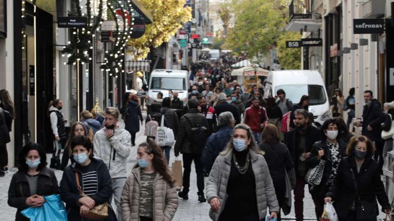 Ο κίνδυνος να χάσουμε δύο μισθούς από ακρίβεια και επιτόκια - Πώς θα τον περιορίσουμε