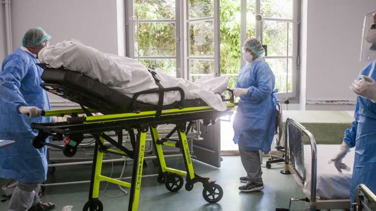 "Βόμβα" Τζανάκη: Τις επόμενες 30 μέρες θα χάσουμε 600 - 700 ανθρώπους από κορονοϊό - "Το 95% εξ'αυτών ανεμβολίαστοι"