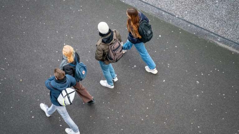 Eurostat: Μετά τα 30 φεύγουν από το πατρικό τους οι νέοι στην Ελλάδα - Στα 26 ο μέσος όρος στην ΕΕ