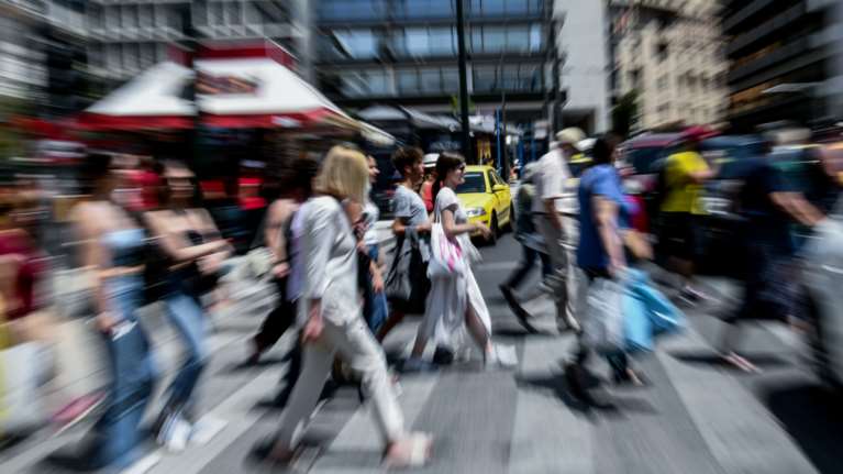 Γρίφος με τον αριθμό των κρουσμάτων κορονοϊού - Δεσμεύονται 100 νέες κλίνες covid στην Αττική
