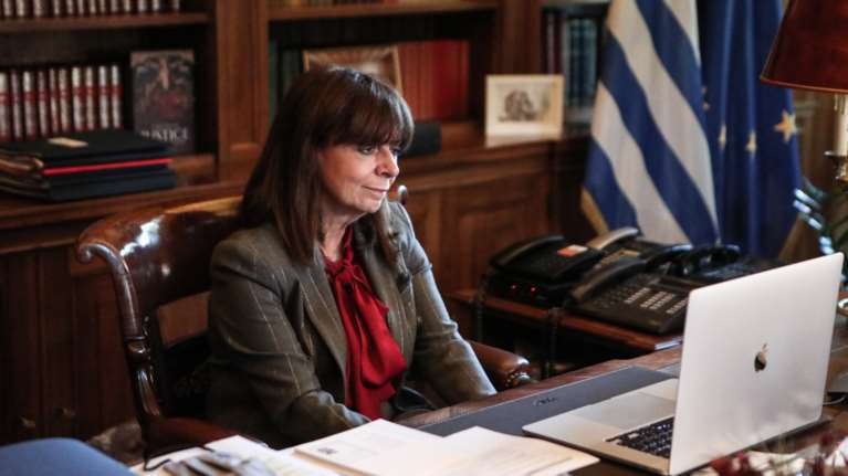 Ευχές Σακελλαροπούλου: Το 2021 θα είναι το έτος της ελπίδας και της ανάκαμψης