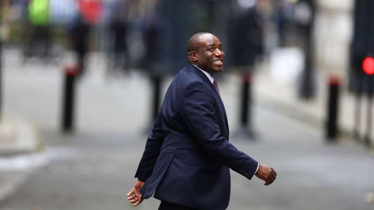 Ντέιβιντ Λάμι: Ο νέος Βρετανός ΥΠΕΞ - Απόγονος σκλάβων και φίλος του Μπαράκ Ομπάμα