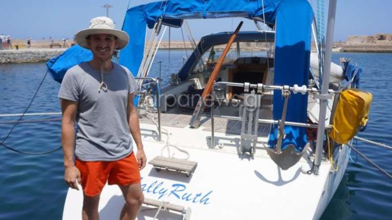 Ο 30χρονος Χανιώτης που ζει έξι χρόνια σε σκάφος – Γυρίζει όλο τον κόσμο με το ιστιοπλοϊκό του [εικόνες - βίντεο]