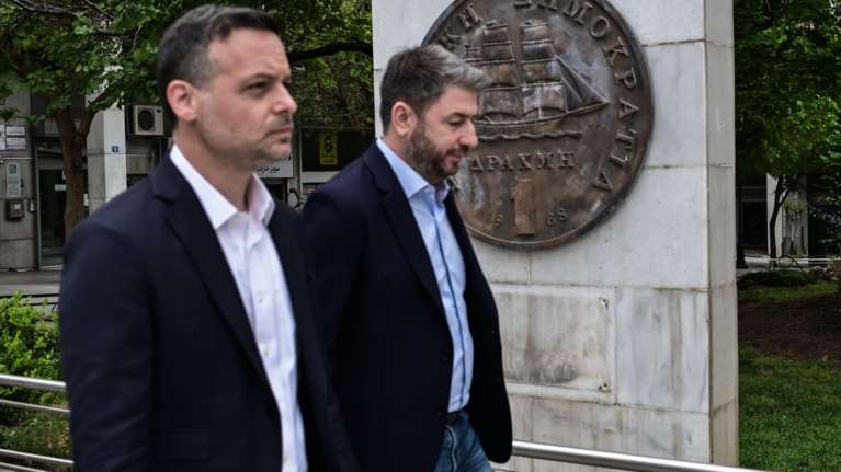 Βράζει το ΠΑΣΟΚ:  &quot;Οι απειλές του αποδεικνύουν την πολιτική αδυναμία του&quot; λένε στον Ανδρουλάκη οι επικριτές του