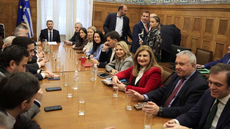 Ο Ανδρουλάκης συγκαλεί αύριο την ΚΟ - Το ΠΑΣΟΚ αποφασίζει αν θα ψηφίσει Κακλαμάνη για πρόεδρο της Βουλής