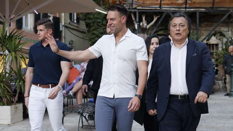 Κασσελάκης σε Μητσοτάκη: Με πόσα μισόκιλα φέτας ισούνται τα 192.000 ευρώ που ξόδεψε στη Google το κόμμα σας;