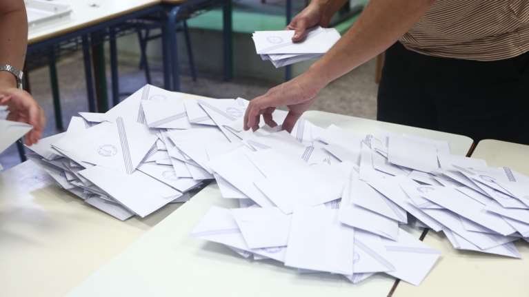 Eteron: Πώς ψήφισαν οι νέοι - Οι αλλαγές από τον Μάιο στον Ιούνιο του 2023 [πίνακες]