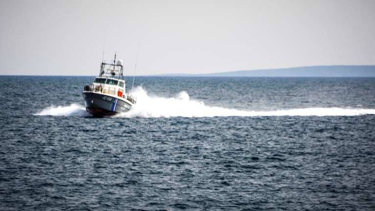 Χαλκιδική: Θρίλερ με 13χρονη σε φουσκωτό κανό που κινδύνευσε - Την περισυνέλεξε σκάφος του Λιμενικού