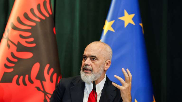 Αλβανία: Πήρε το εισιτήριο για την έναρξη ενταξιακών διαπραγματεύσεων - Δυσαρέσκεια στη Βόρεια Μακεδονία που μένει &quot;εκτός&quot;