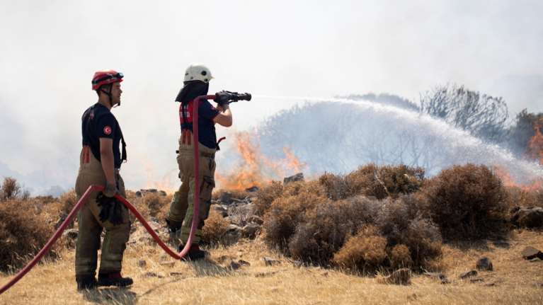 Φωτιές στην Τουρκία: Δύο νεκροί - Άγνωστη οργάνωση ανέλαβε την ευθύνη για εμπρησμούς