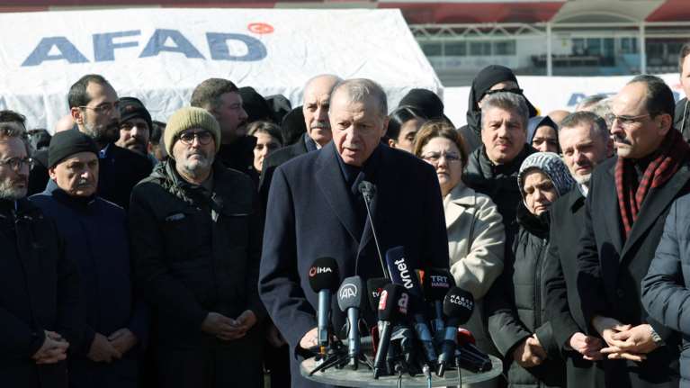 Σεισμός στην Τουρκία: &quot;Ο Ερντογάν αναγκάζεται να μετριάσει τις επιθέσεις στην Ελλάδα&quot;, λέει Γάλλος αναλυτής