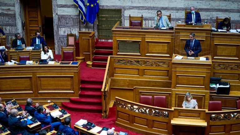 Υποκλοπές και μεταναστευτικό βάζουν φωτιά στο πολιτικό σκηνικό - &quot;Τοξικό κλίμα&quot; βλέπει η κυβέρνηση