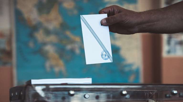 Δημοσκόπηση Interview:  Ανοδος 2% για τη ΝΔ - Ξανά δεύτερο το ΠΑΣΟΚ, μικρή κάμψη για Κωνσταντοπούλου