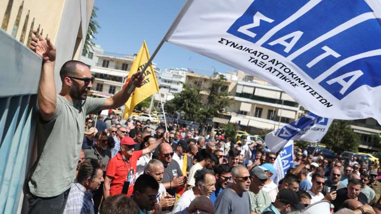 Χωρίς ταξί η Αθήνα μέχρι τις 6 το απόγευμα της Δευτέρας – Απεργία του ΣΑΤΑ