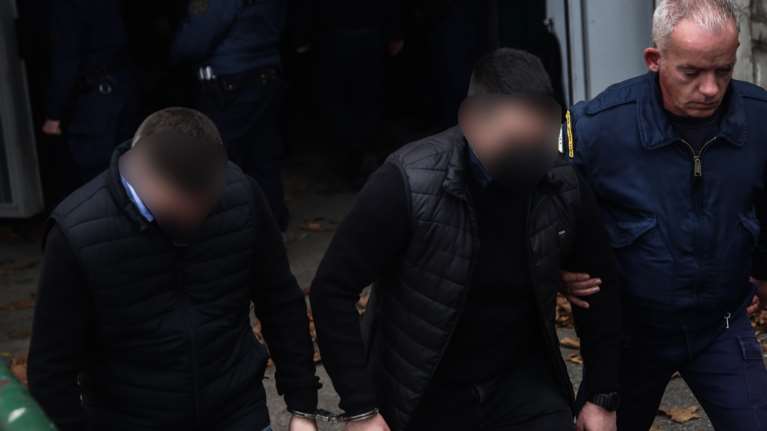 Δολοφονία Άλκη: Κλαίγοντας, μου είπε "μαμά, δεν τον χτύπησα", κατέθεσε η μητέρα του πρώτου κατηγορούμενου