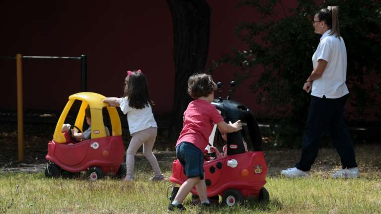 Βρεφονηπιακοί σταθμοί ΟΑΕΔ: Από σήμερα οι αιτήσεις για εγγραφές - Οι δικαιούχοι και η διαδικασία