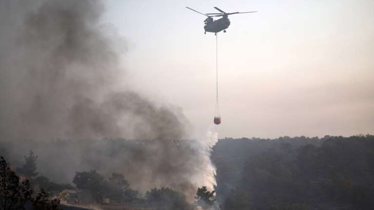 Κόλαση φωτιάς στην Κύπρο: Ανεξέλεγκτο το πύρινο μέτωπο στη Λεμεσό - Δύο νεκροί, 10 τραυματίες και 15 καμένα σπίτια
