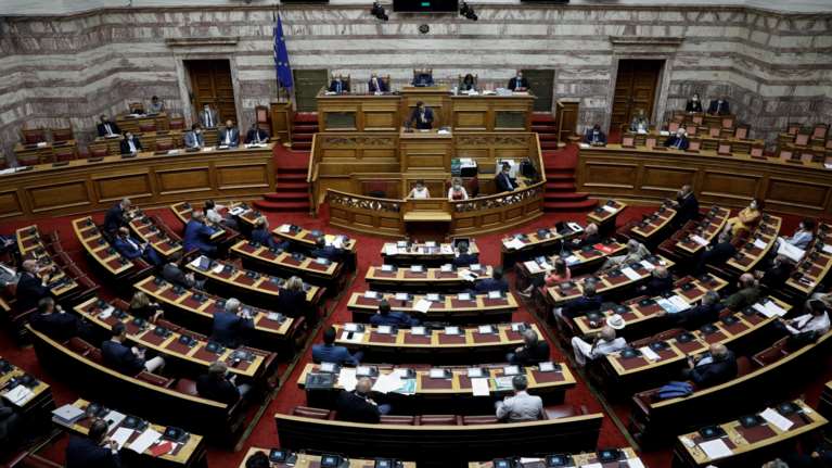 Αναστάτωση στη Βουλή: Τηλεφώνημα - φάρσα για βόμβα την ώρα της ψηφοφορίας για την ΑΟΖ με την Αίγυπτο