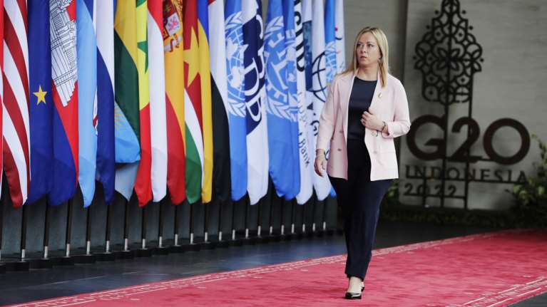 Ιταλία: Σάλος με την Μελόνι που πήρε την 6χρονη κόρη της στο Μπαλί για τη G20 - Δεν σας αφορά το πώς μεγαλώνω το παιδί μου