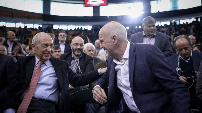 Παπανδρέου για Σημίτη: &quot;Οι σχέσεις μας πέρασαν από διάφορες φάσεις - Δεν ζήτησα το δαχτυλίδι της αρχηγίας το 2004&quot;