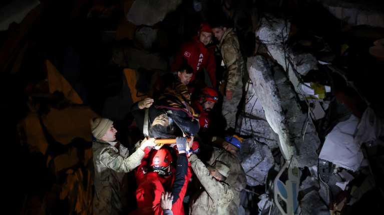 Σεισμός στην Τουρκία: Εφιάλτης δίχως τέλος με πάνω από 3.600 νεκρούς και 11.000 τραυματίες- &quot;Ήρθε η Αποκάλυψη&quot;