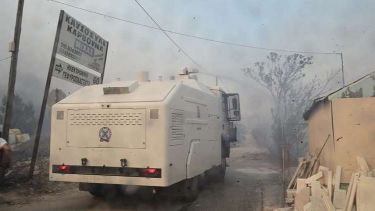 Νεκρή 58χρονη γυναίκα στο Καπανδρίτι - Την παρέσυρε φορτηγό που πήγαινε στις φωτιές