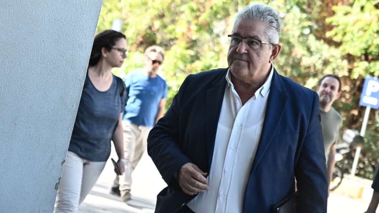 Δημήτρης Κουτσούμπας: Απατεώνες χρησιμοποιούν το πρόσωπό του σε fake βίντεο