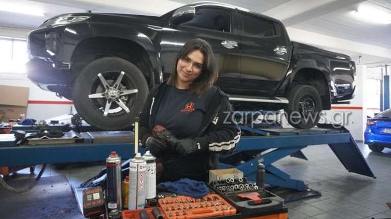 Η 20χρονη Γεωργία που επισκευάζει αυτοκίνητα στα Χανιά: &quot;Οι πελάτες ενθουσιάζονται&quot; [εικόνες - βίντεο]