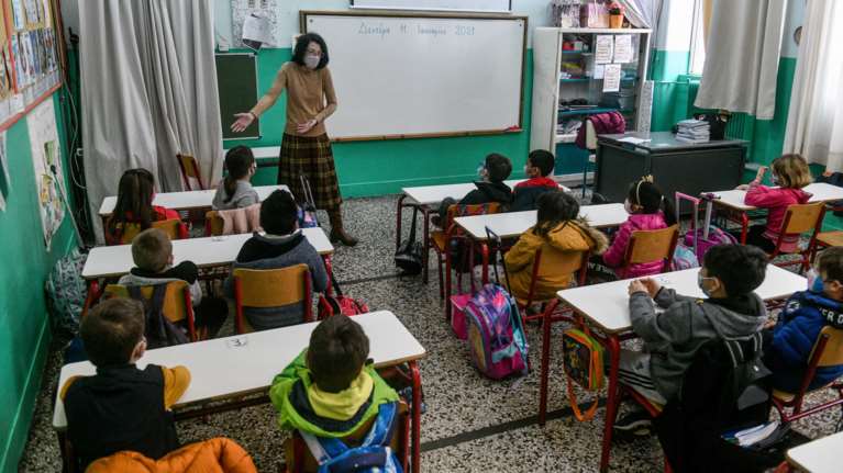 Κορονοϊός: Τα σχολικά τμήματα που θα έχουν κρούσμα δεν θα κλείνουν - 1 στα 4 παιδιά Λυκείου έχει εμβολιαστεί