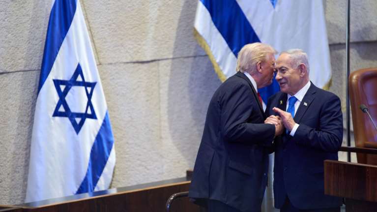 Ο Τραμπ ζήτησε απονομή χάριτος στον Νετανιάχου που διώκεται για διαφθορά - &quot;Πολύ τον συμπαθώ αυτόν τον κύριο&quot; [βίντεο]